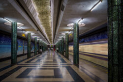 Kosmonavtlar Metro Station