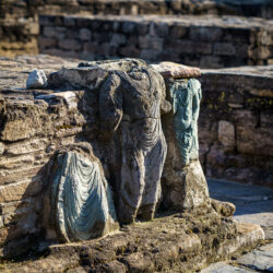 Statues at Butkara I